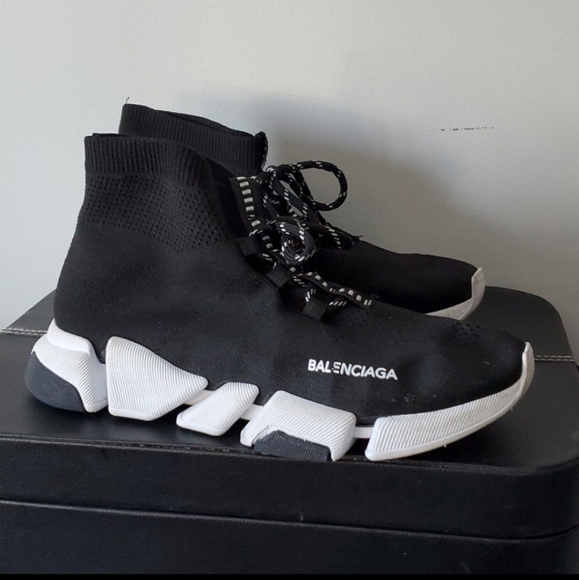 Sneakers - Picture 1 of 5